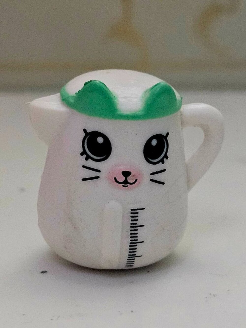 Shopkins HAPPY PLACES Kitty Kitchen - #104 Kettle White